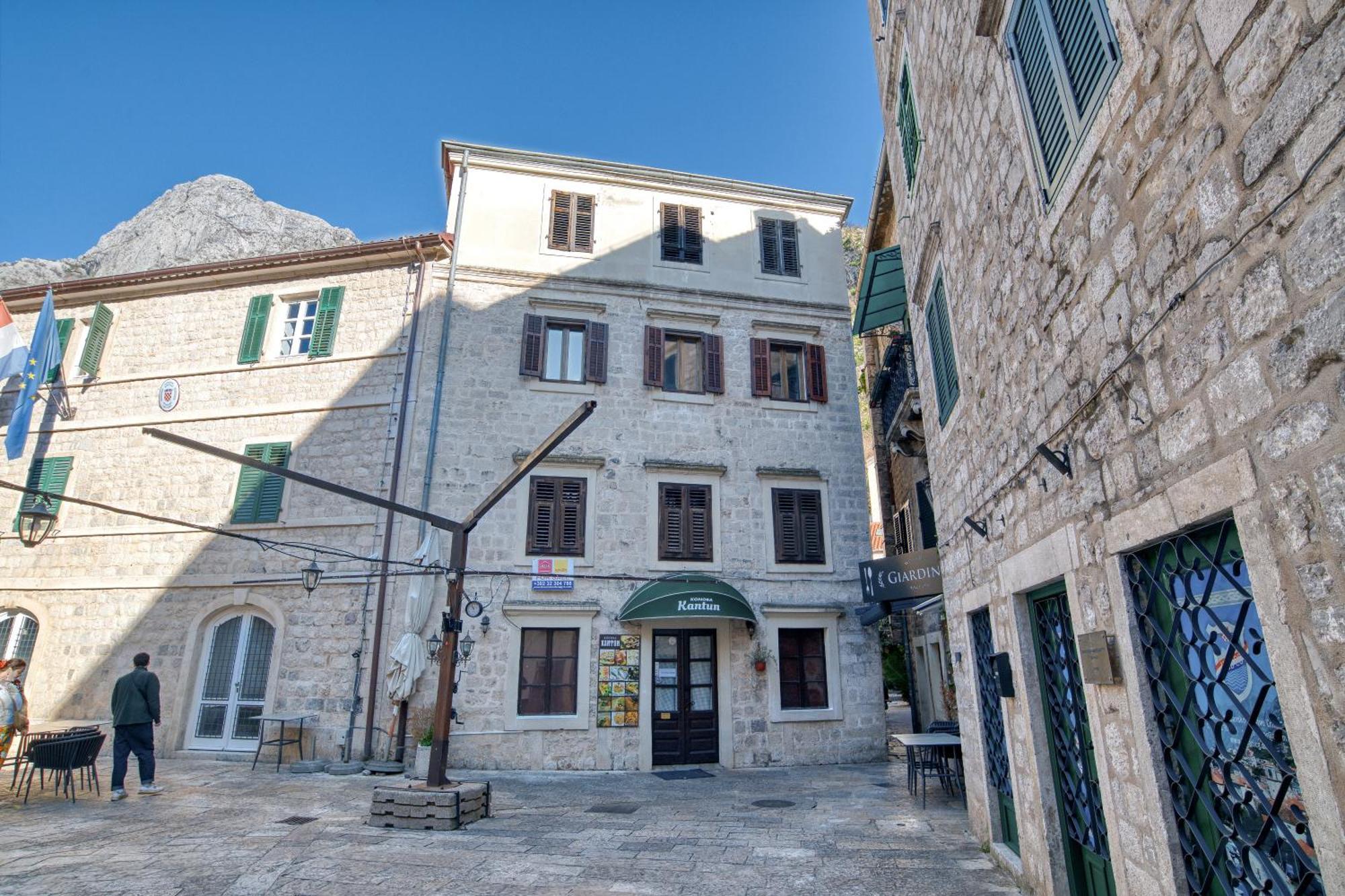 Museum Palazzo By Mn Apartment Kotor